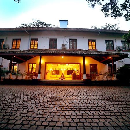 Old Lighthouse Bristow Hotel , Fort Kochi Exterior photo