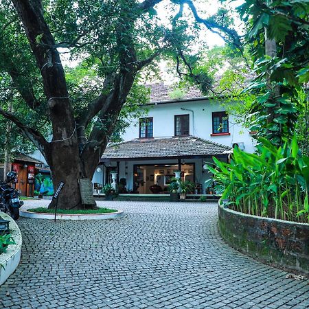 Old Lighthouse Bristow Hotel , Fort Kochi Exterior photo