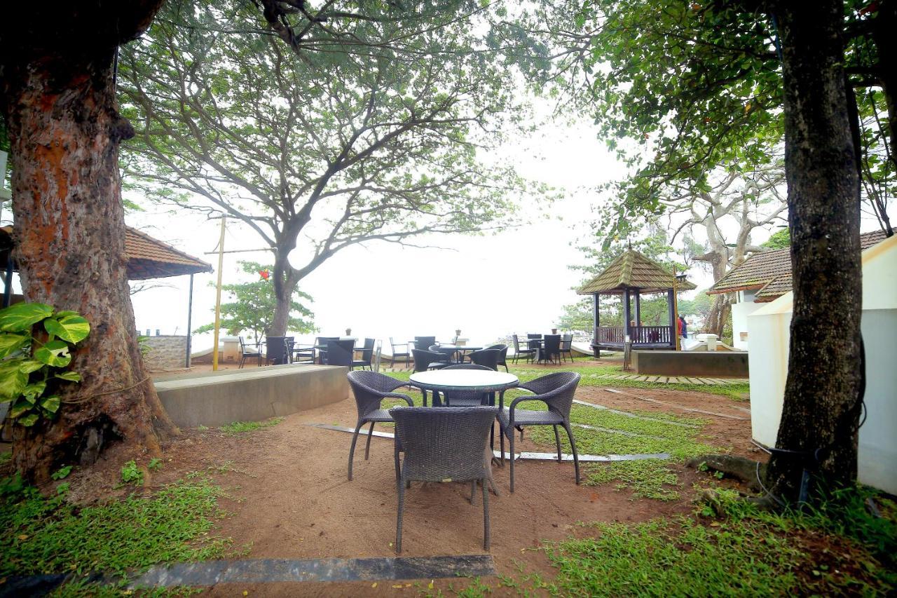 Old Lighthouse Bristow Hotel , Fort Kochi Exterior photo